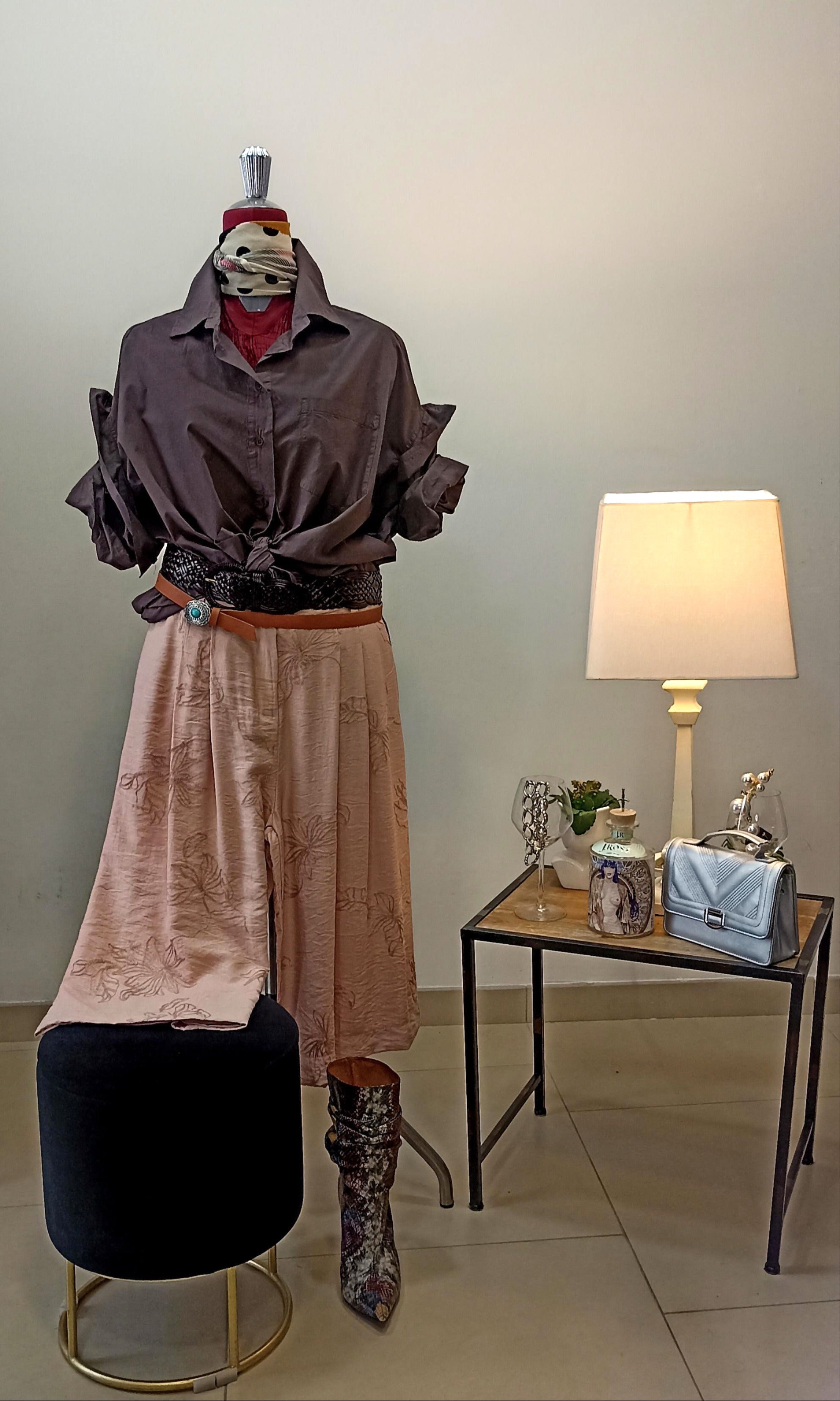 CAMICIA IN COTONE CON MANICA ARROTOLATA E BLOCCATA IN CUCITURA