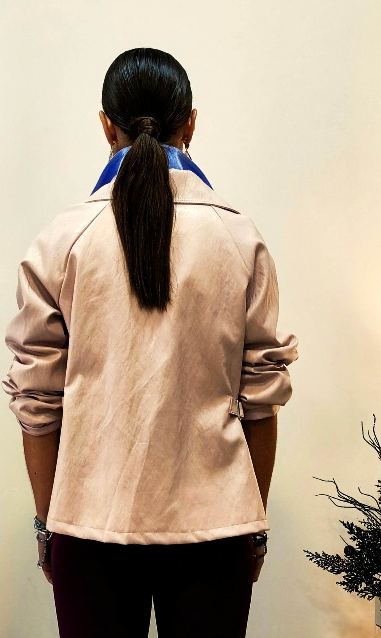 GIACCA IN ECOPELLE DOPPIO PETTO-FIT A CASSETTA CON CINTURINI SUL FIANCO