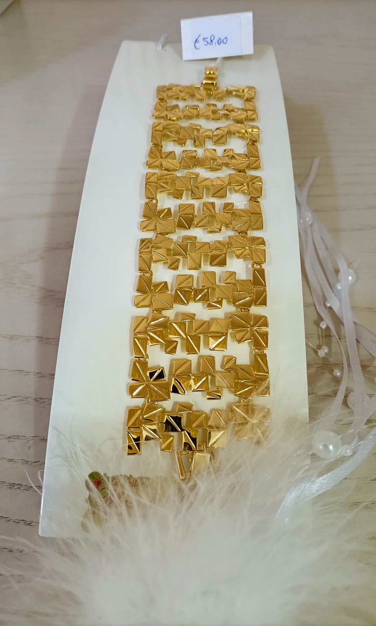 TOP IN FILO CON APPLICAZIONE DI STRASS SUL DAVANTI